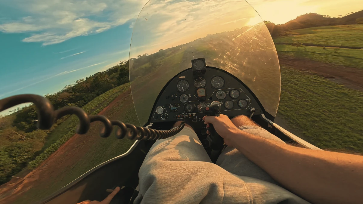 Vista de los mandos del autogiro durante el vuelo